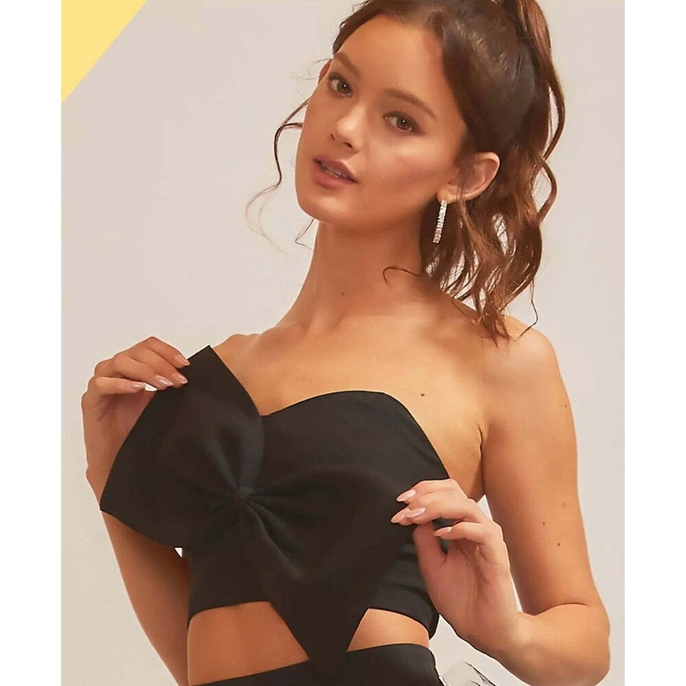 Mainstrip Kylie Bow Front Strapless Crop Top - Picture 6 of 8